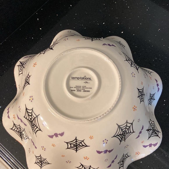 14” Temp-Tations Halloween Spooky BOOfetti Ruffled Edge 4 QT Ceramic Bowl HUGE - Picture 7 of 13